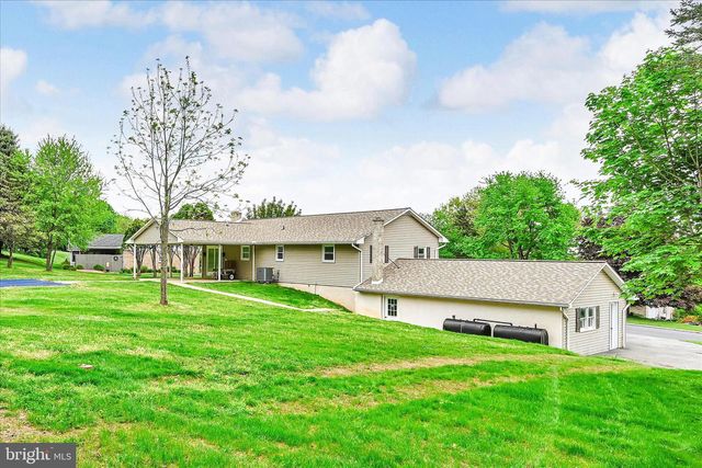 13 VILLA LN, Palmyra, PA 17078