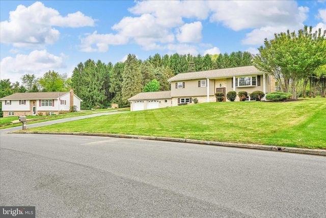13 VILLA LN, Palmyra, PA 17078