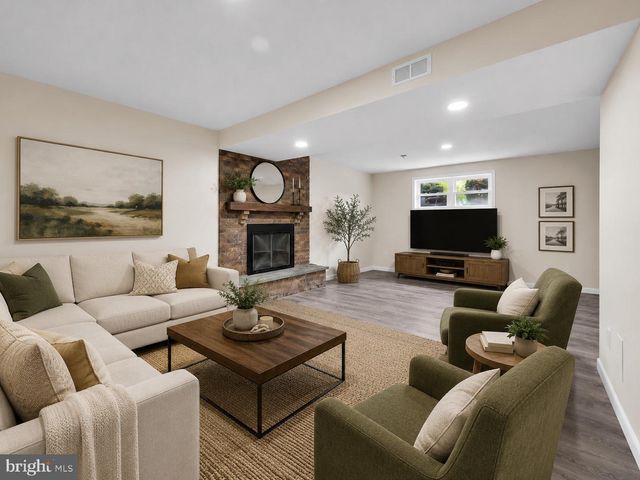 13 VILLA LN, Palmyra, PA 17078