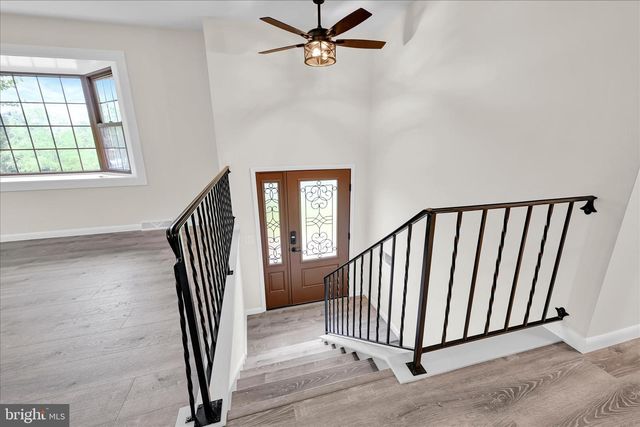 13 VILLA LN, Palmyra, PA 17078