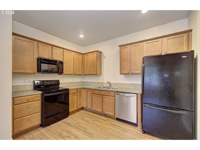 38581 LIMERICK St, Sandy, OR 97055