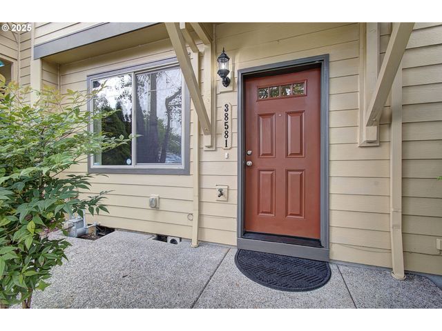 38581 LIMERICK St, Sandy, OR 97055
