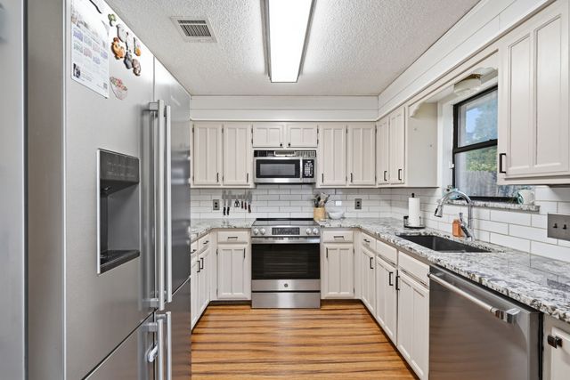 8204 Lara Lane, Watauga, TX 76148