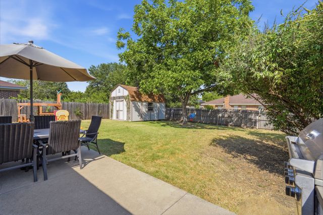 8204 Lara Lane, Watauga, TX 76148