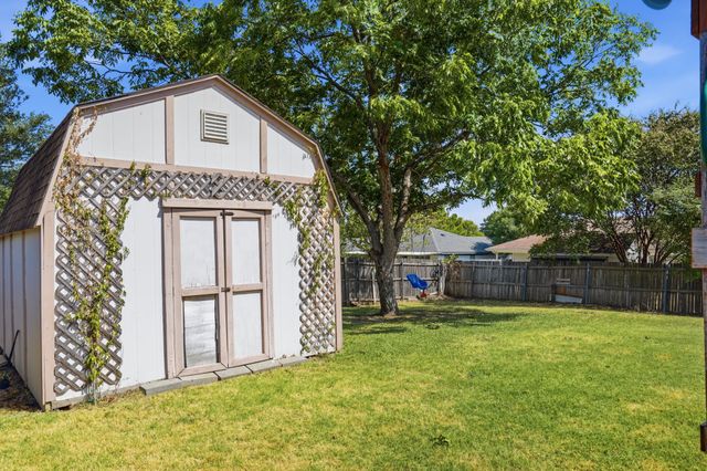 8204 Lara Lane, Watauga, TX 76148