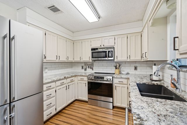 8204 Lara Lane, Watauga, TX 76148