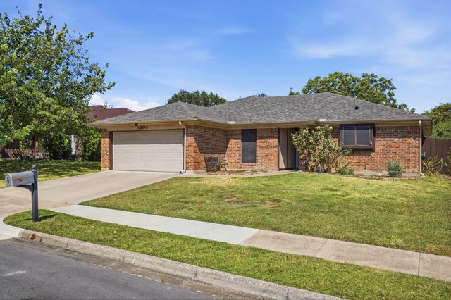 8204 Lara Lane, Watauga, TX 76148