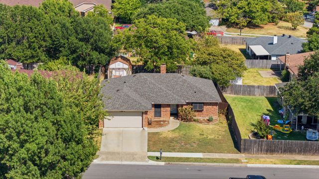 8204 Lara Lane, Watauga, TX 76148