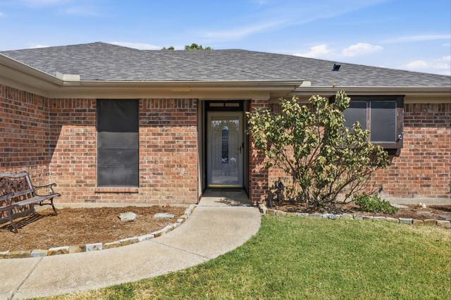 8204 Lara Lane, Watauga, TX 76148
