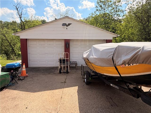 924 Jefferson Rd, Penn Hills, PA 15235