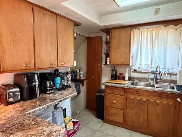 924 Jefferson Rd, Penn Hills, PA 15235