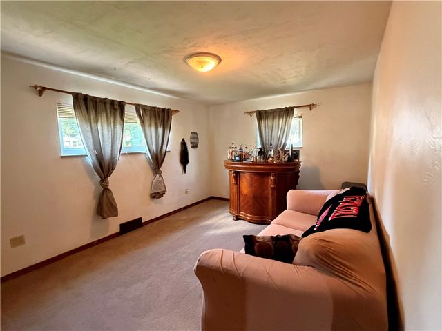 924 Jefferson Rd, Penn Hills, PA 15235