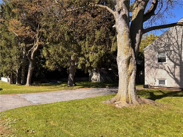 427 Fetzner Road, Greece, NY 14626