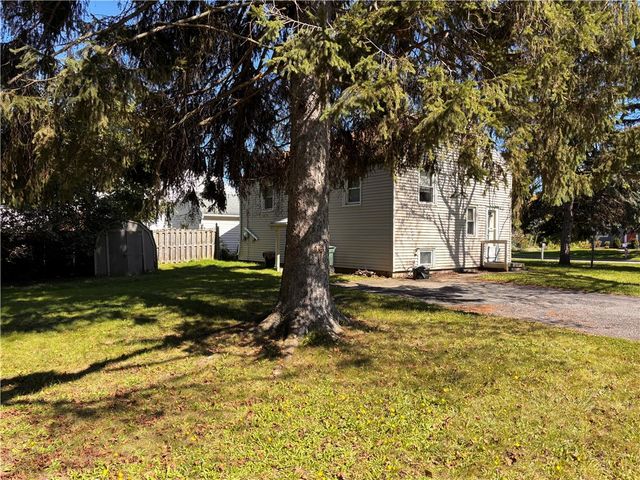 427 Fetzner Road, Greece, NY 14626