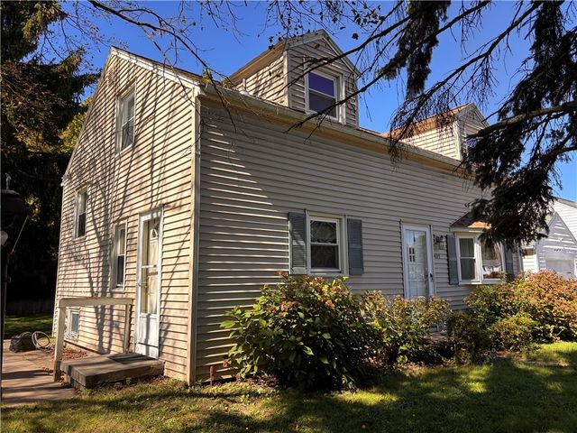 427 Fetzner Road, Greece, NY 14626