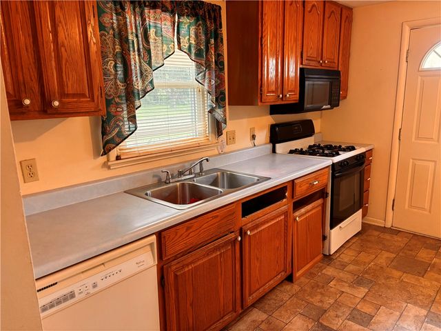 427 Fetzner Road, Greece, NY 14626