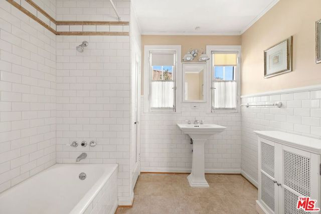 832 S Windsor Boulevard, Los Angeles, CA 90005