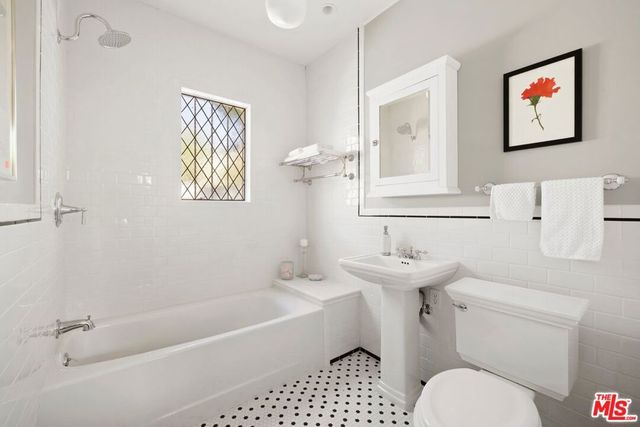 832 S Windsor Boulevard, Los Angeles, CA 90005