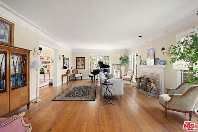 832 S Windsor Boulevard, Los Angeles, CA 90005