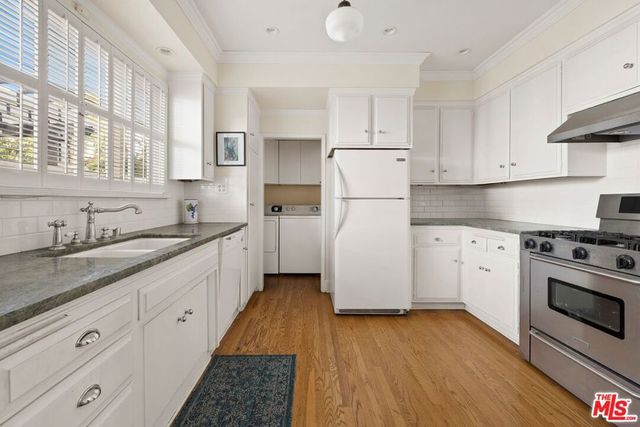832 S Windsor Boulevard, Los Angeles, CA 90005