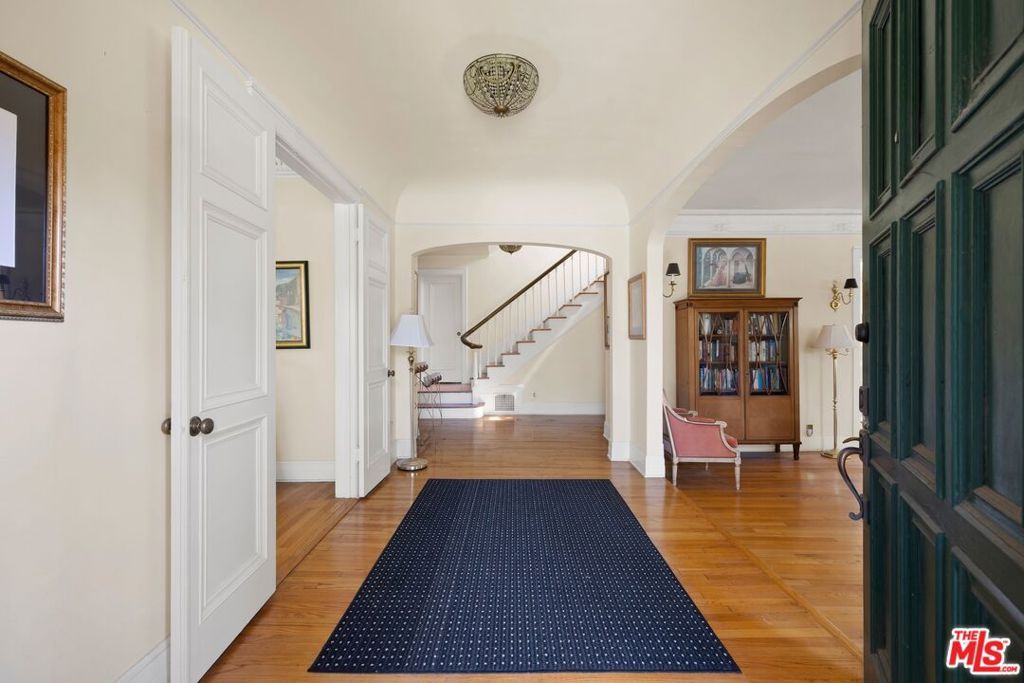 832 S Windsor Boulevard, Los Angeles, CA 90005
