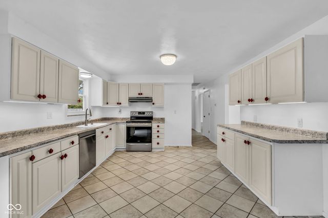 18 Wilson Drive, Carmel, IN 46032