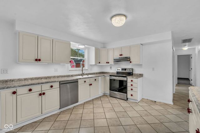 18 Wilson Drive, Carmel, IN 46032