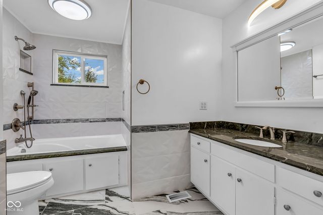 18 Wilson Drive, Carmel, IN 46032