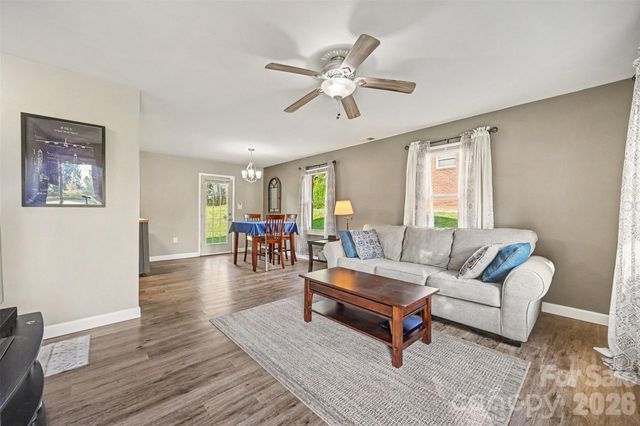 812 Capps Hill Mine Road, Charlotte, NC 28216