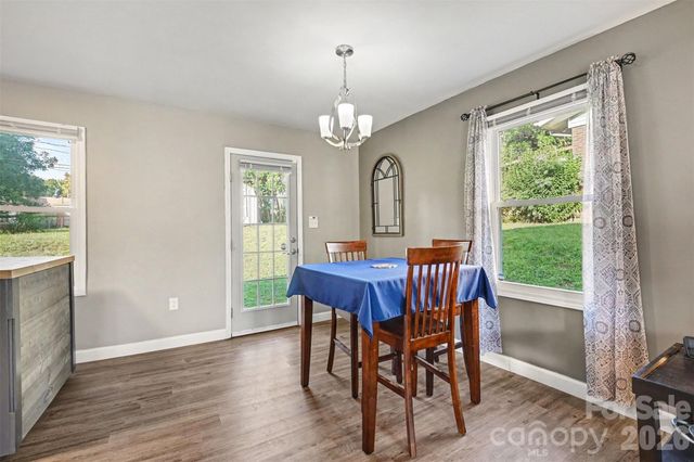 812 Capps Hill Mine Road, Charlotte, NC 28216