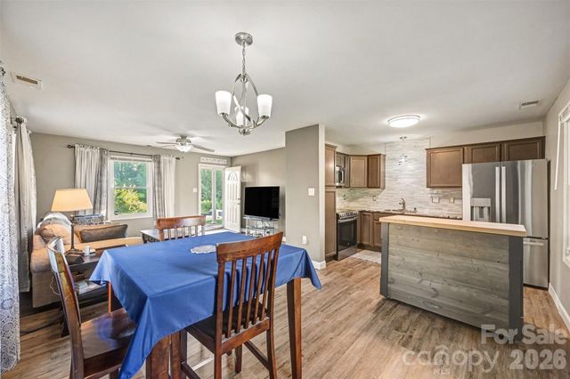 812 Capps Hill Mine Road, Charlotte, NC 28216