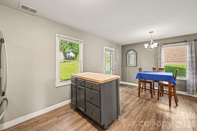 812 Capps Hill Mine Road, Charlotte, NC 28216
