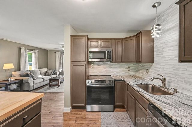 812 Capps Hill Mine Road, Charlotte, NC 28216