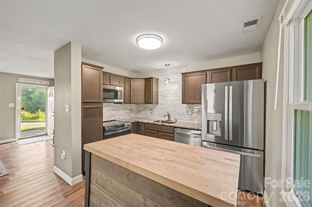 812 Capps Hill Mine Road, Charlotte, NC 28216