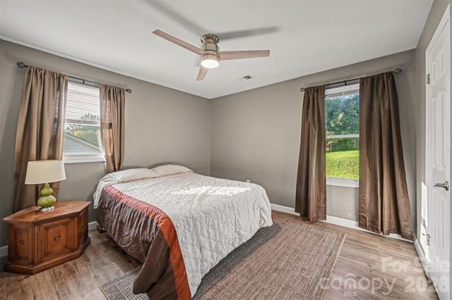 812 Capps Hill Mine Road, Charlotte, NC 28216