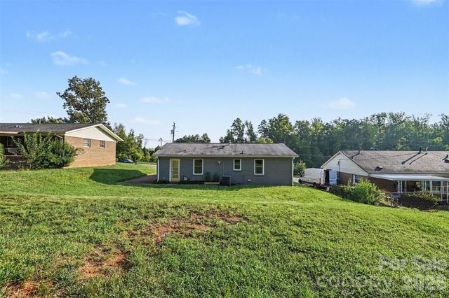 812 Capps Hill Mine Road, Charlotte, NC 28216