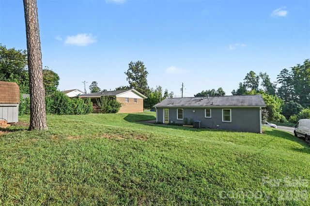 812 Capps Hill Mine Road, Charlotte, NC 28216