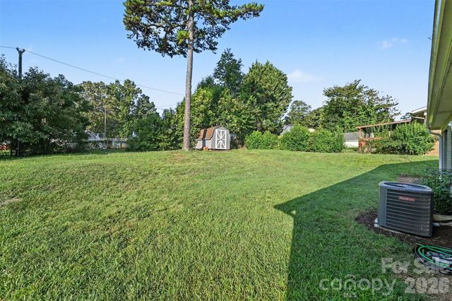 812 Capps Hill Mine Road, Charlotte, NC 28216