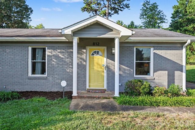 812 Capps Hill Mine Road, Charlotte, NC 28216
