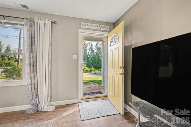 812 Capps Hill Mine Road, Charlotte, NC 28216
