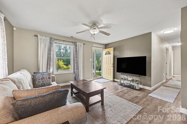 812 Capps Hill Mine Road, Charlotte, NC 28216