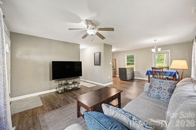 812 Capps Hill Mine Road, Charlotte, NC 28216