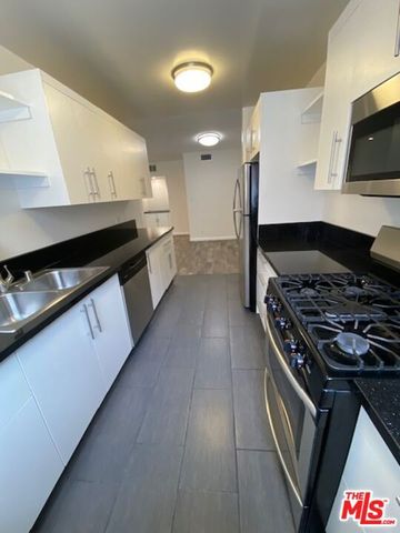 7045 Hawthorn Avenue 203, Los Angeles, CA 90028