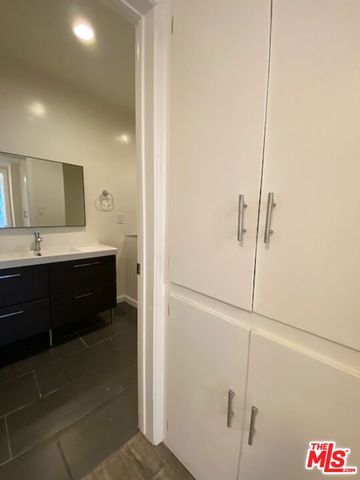 7045 Hawthorn Avenue 203, Los Angeles, CA 90028