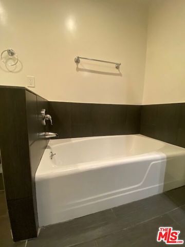 7045 Hawthorn Avenue 203, Los Angeles, CA 90028