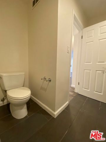 7045 Hawthorn Avenue 203, Los Angeles, CA 90028