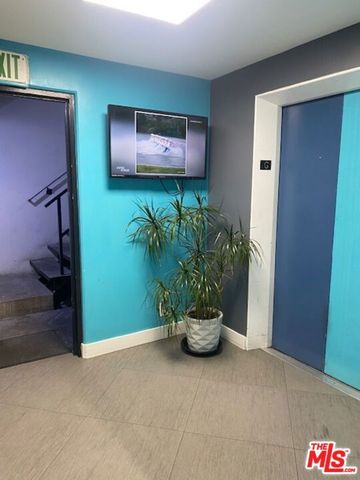 7045 Hawthorn Avenue 203, Los Angeles, CA 90028