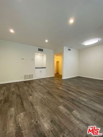 7045 Hawthorn Avenue 203, Los Angeles, CA 90028