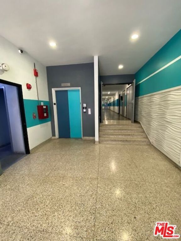 7045 Hawthorn Avenue 203, Los Angeles, CA 90028