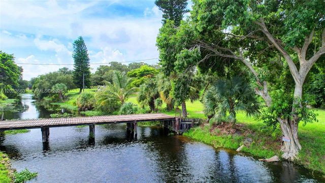 1119 Vermilion Dr, Lake Worth, FL 33461